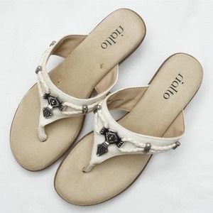 RIALTO Kismet White Thong Sandal Size 7